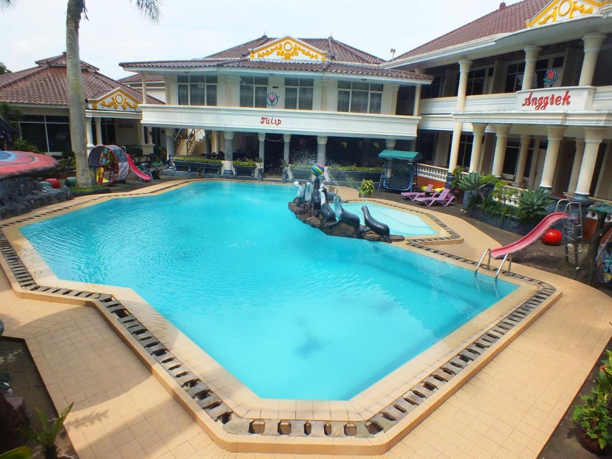 Delaga Biru Convention Puncak